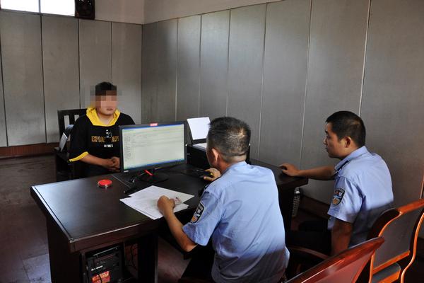 警方通报常德一学校门口撞人事件,常德校园门口发生撞人事故 警方发布情况说明